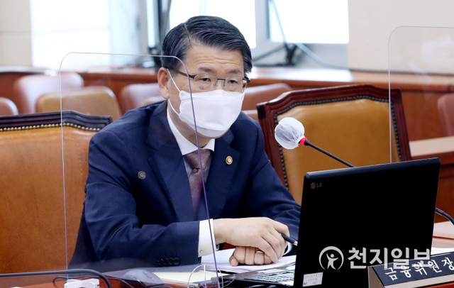 [천지일보=박준성 기자] 은성수 금융위원장이 25일 서울 여의도 국회에서 열린 정무위원회 전체회의에서 의원들의 질의에 답하고 있다. (제공: 국회) ⓒ천지일보 DB