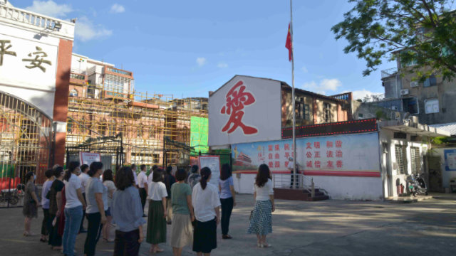 Quannan Christian Church에서 깃발을 올리는 행사. (출처: 비터 윈터)