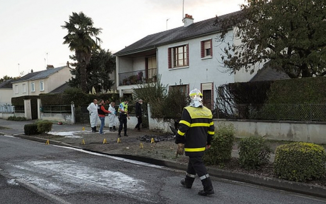 두 대의 경비행기가 공중에서 충돌한 후 프랑스 중서부 지역에서 추락해 5명이 사망했다(출처: BBC 캡처)