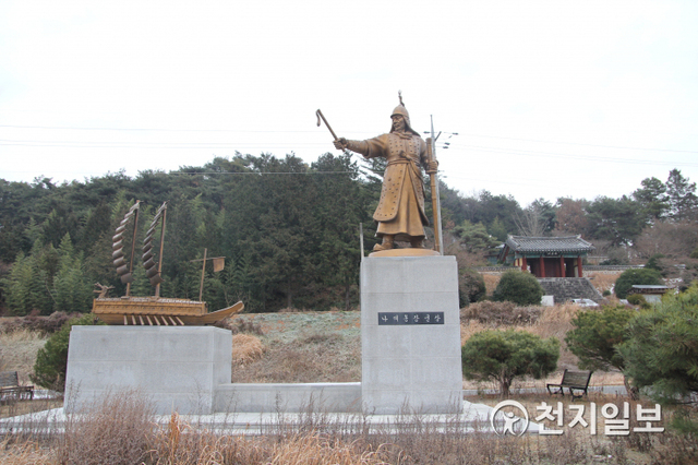 [천지일보=이예진 기자] 나주시 문평면 소충사 앞에 있는 나대용 장군 동상
