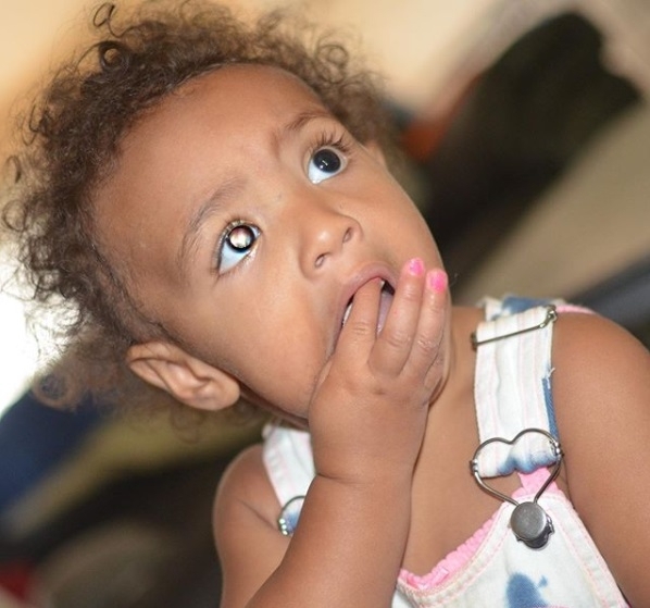 지난 8월 4일 재스민 마틴이 딸 사리의 망막모세포종 투병 사실을 알리면서 게시한사진. (출처: 재스민 마틴 인스타그램 캡처)
