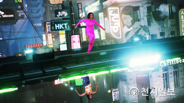가상의 미래 도시에서 각기 다른 의상을 입은 여러 명의 리아킴 홀로그램이 분신술처럼 동시에 같은 춤을 추고 있다. (제공: SK텔레콤) ⓒ천지일보 2020.10.20