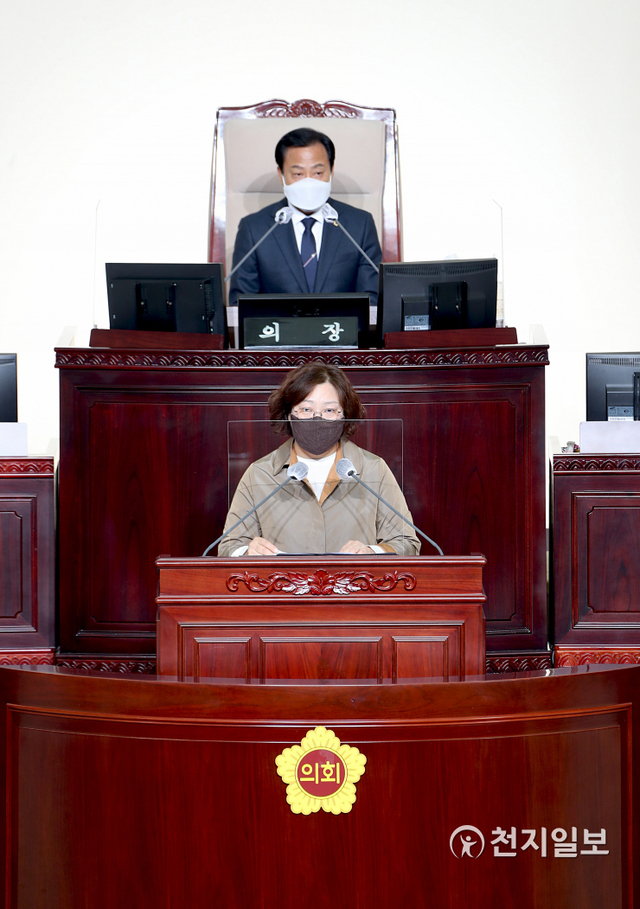 이진연 도의원이 22일 제347회 임시회 제2차 본회의에서 발언하고 있다. (제공: 경기도의회) ⓒ천지일보 2020.10.22
