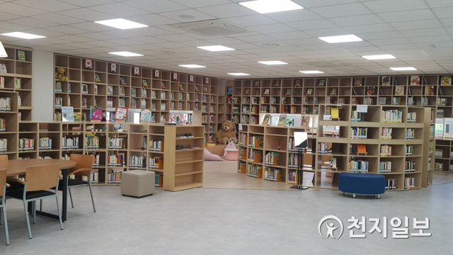 경기도 신곡2동주민센터가 별관 증축사업이 지난 8월 완료됨에 따라 주민자치센터 프로그램과 작은도서관의 운영 재개를 준비하고 있다. (제공: 의정부시) ⓒ천지일보 2020.10.22