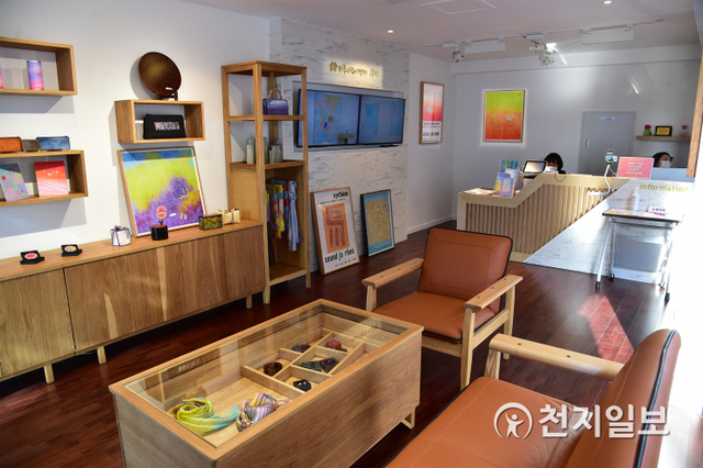 진주시립이성자미술관 기념품판매점 내부. (제공: 진주시) ⓒ천지일보 2020.11.1