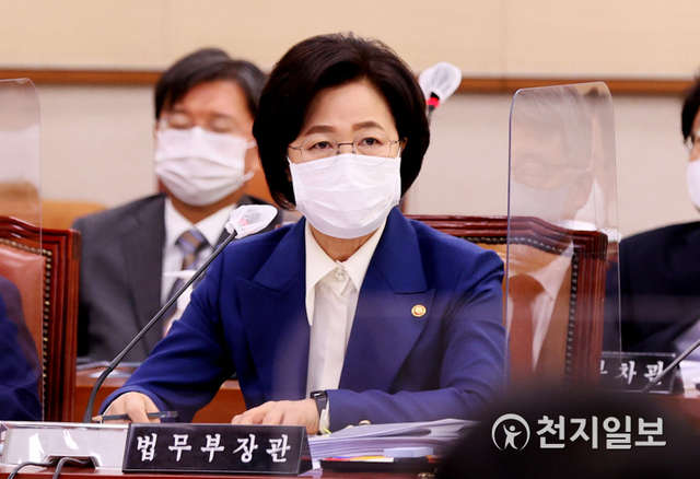 [천지일보=박준성 기자] 추미애 법무부 장관이 26일 서울 여의도 국회에서 열린 법제사법위원회의 법무부, 감사원 등에 대한 종합국정감사에서 의원들의 질의에 답변하고 있다. (제공: 국회) ⓒ천지일보 2020.10.26