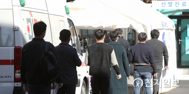 [천지일보=남승우 기자] 신종 코로나바이러스 감염증(코로나19) 신규 확진자가 125명으로 집계된 29일 서울 중구 국립중앙의료원에서 시민들이 검사를 받기 위해 대기하고 있다. ⓒ천지일보 2020.10.29