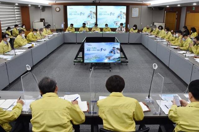 부산시(시장 권한대행 변성완)가 23일 오전 11월 넷째 주 주간정책회의를 개최하고 있다. (제공: 부산시)
