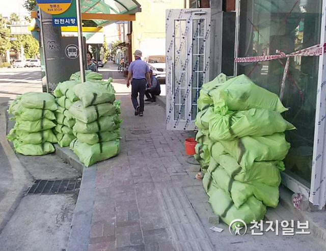 100ℓ 쓰레기 종량제마대 모습. ⓒ천지일보 2020.12.9