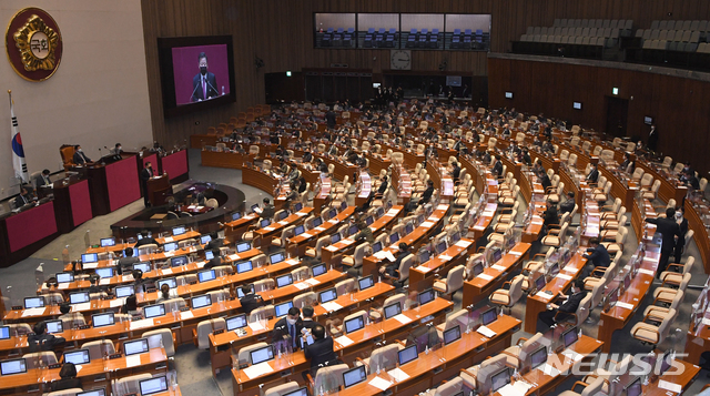 이철규 국민의힘 의원이 10일 서울 여의도 국회에서 열린 본회의에서 국정원법 개정안에 대한 무제한 토론(필리버스터)을 하고 있다. (출처: 뉴시스)