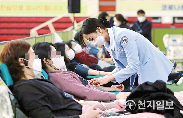 신천지 완치자 4000여명이 11월 16일부터 12월 4일까지 3주간 코로나19 혈장치료제 개발을 위한 3차 단체 혈장공여에 동참했다. 1~3차에 걸쳐 총 3741명이 혈장공여에 참여했다. ⓒ천지일보 2020.12.22