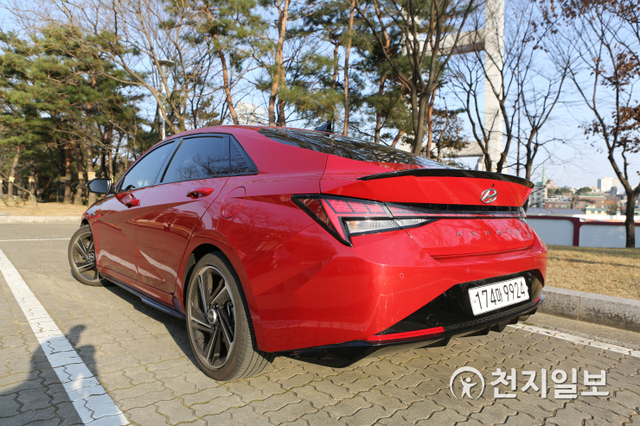 [천지일보=김정필 기자] 아반떼 N라인 후측면. ⓒ천지일보 2020.12.12