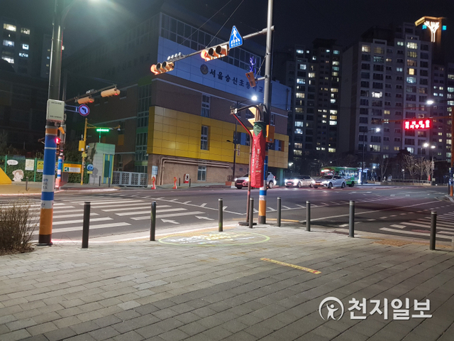 성동구 숭신초등학교 앞 스마트횡단보도. (제공: 성동구) ⓒ천지일보 2021.1.5