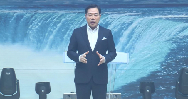 세계로교회 손현보 목사가 지난 3일 주일예배에서 설교를 하고 있다. (출처: 유튜브 캡처)