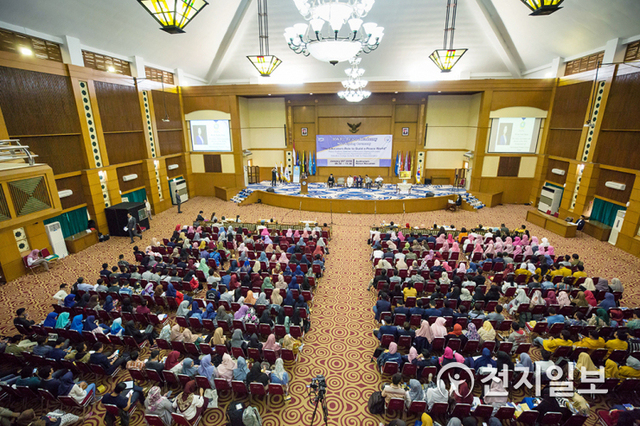 2018년 1월 29일 인도네시아 자카르타 샤리프 히다야툴라 이슬람 국립 대학교(UIN)에서 평화학교 MOU를 체결하고 있다. (제공:HWPL) ⓒ천지일보 2021.1.12