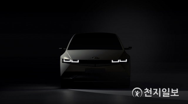 현대자동차가 전용 전기차 브랜드 아이오닉의 첫번째 모델인 ‘아이오닉 5(IONIQ 5, 아이오닉 파이브)’의 외부 티저 이미지를 13일 최초로 공개했다. (제공: 현대자동차) ⓒ천지일보 2021.1.13