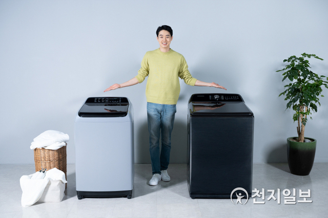 삼성전자 모델이 수원 삼성 디지털시티에서 전자동 세탁기 신제품 ‘그랑데 통버블’을 소개하고 있다. (제공: 삼성전자) ⓒ천지일보 2021.1.15