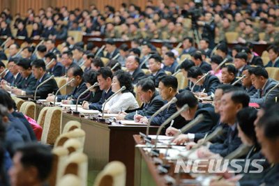 [서울=뉴시스]북한 노동신문은 17일 만수대의사당에서 최고인민회의 제14기 제4차 회의가 열렸다고 18일 보도했다. 2021.01.18.
