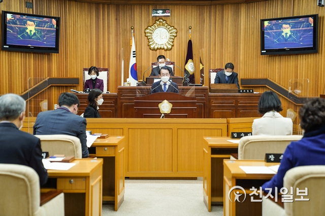 김종식 목포시장이 18일 열린 제363회 목포시의회 임시회에서 시정연설을 하고 있다. (제공: 목포시) ⓒ천지일보 2021.1.19