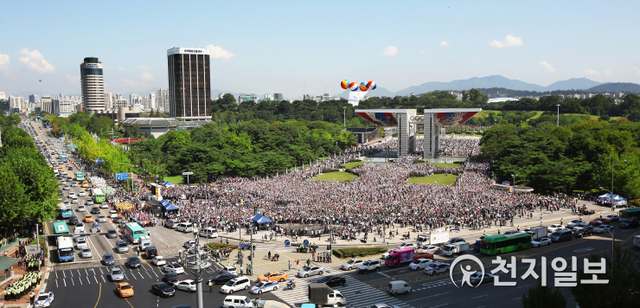 2014년 9월 19일 평화걷기대회가 서울올림픽공원 평화의 광장에서 열린 가운데 139개국 650여개 청년단체 회원 3만여명과 각국 인사들이 행진하고 있다. ⓒ천지일보DB