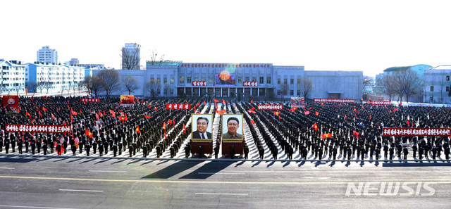 북한 노동신문은 제8차 당대회 결정을 철저히 관철하기 위한 군민연합대회가 19일 전국에서 진행되었다고 20일 보도했다. (사진=노동신문 캡쳐, 뉴시스) 2021.01.20.