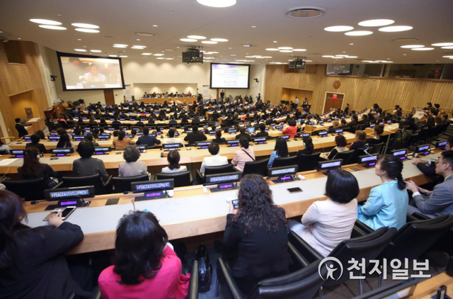 2018년 5월 31일 ‘2018 대화와 발전을 위한 문화 다양성을 위한 세계의 날’ 행사에서 이만희 대표가 145개국 유엔 대사들에게 DPCW의 유엔 상정과 ‘전쟁종식 국제법 제정’의 필요성을 설명하고 있다. (제공: HWPL) ⓒ천지일보DB
