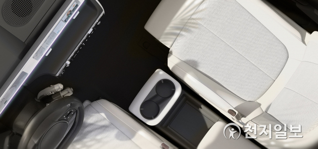 현대자동차가 첫 전용 전기차인 ‘아이오닉5’의 내부 티저 이미지와 주요 실내 사양을 공개했다고 15일 밝혔다. 사진은 아니오닉5 내부. (제공; 현대자동차) ⓒ천지일보 2021.2.15