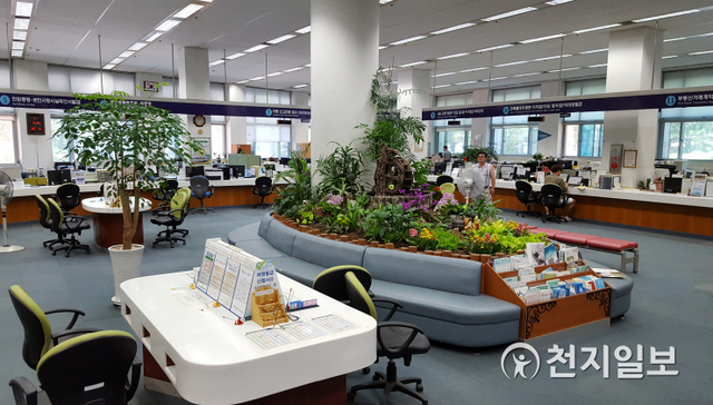 진주시청 종합민원실 모습. (제공: 진주시) ⓒ천지일보 2021.2.16