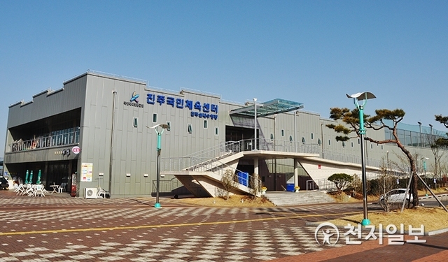 진주시 초전동 소재 진주국민체육센터(실내수영장) 모습. (제공: 진주시) ⓒ천지일보 2019.12.27