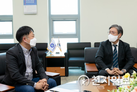 한국농수산대학이 양봉 전문 업체 온팜과 양봉 전문 인력 양성 등을 위한 업무 협약을 체결했다. (제공: 한국농수산대학) ⓒ천지일보 2021.2.23