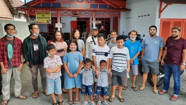 인도네시아 한 마을에 쌍둥이 23쌍 태어나…