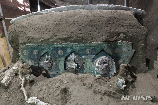 이탈리아 폼페이 지역에서 발굴된 2천 년 전 마차. (출처: 뉴시스)