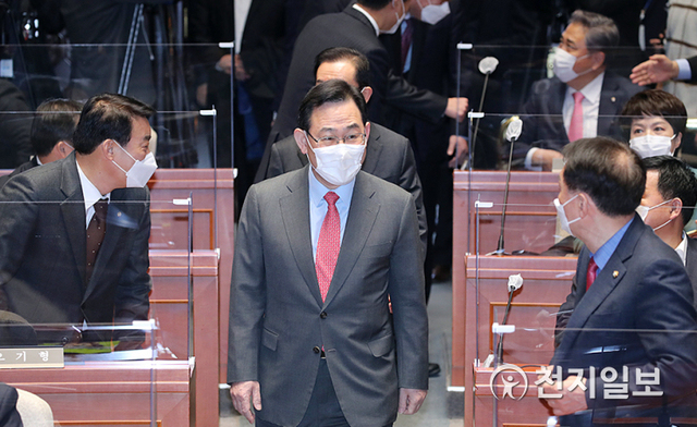[천지일보=박준성 기자] 국민의힘 주호영 원내대표가 5일 서울 여의도 국회에서 열린 의원총회에 참석하고 있다. (제공: 국민의힘) ⓒ천지일보 2021.3.5