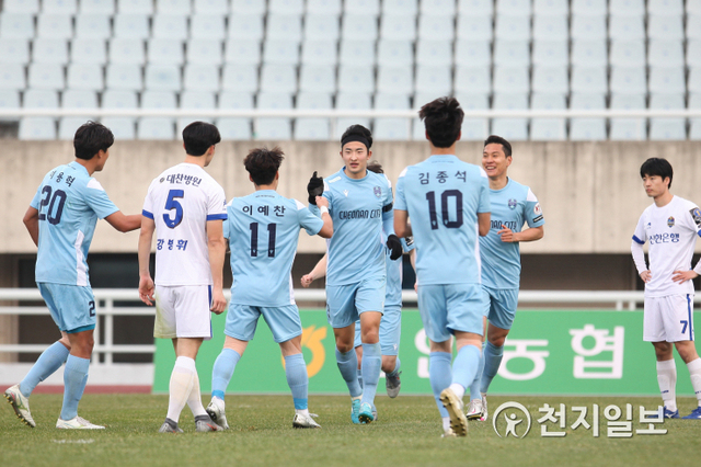 기뻐하는 선수들. (제공: 천안시축구단) ⓒ천지일보 2021.3.8