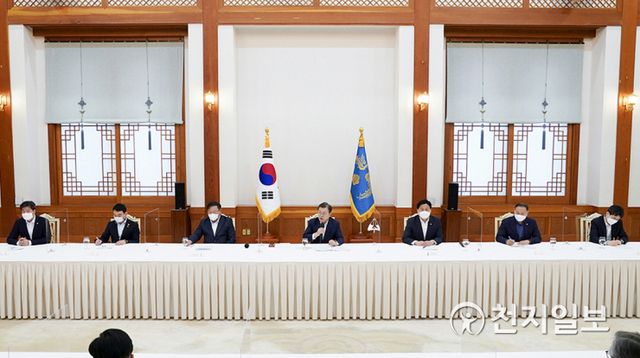 [천지일보=박준성 기자] 문재인 대통령이 10일 청와대에서 열린 더불어민주당 원내대표단 초청 간담회에 참석해 발언하고 있다. (제공: 청와대) ⓒ천지일보 2021.3.10