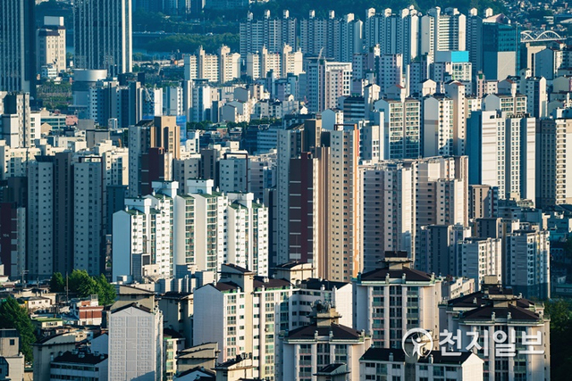 한국토지주택공사(LH) 관련 부동산 투기 의혹이 민심을 자극하고 있다. 수도권에 밀집해 있는 고층 건물 등 풍경. (제공: 게티이미지뱅크) ⓒ천지일보 2021.3.12