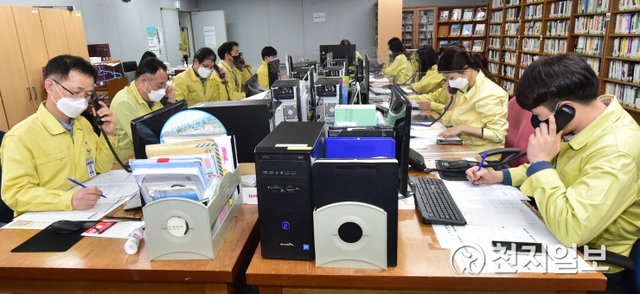 진주시청 6층에 마련된 코로나19 민원응대 공간 운영 모습. (제공: 진주시) ⓒ천지일보 2021.3.16