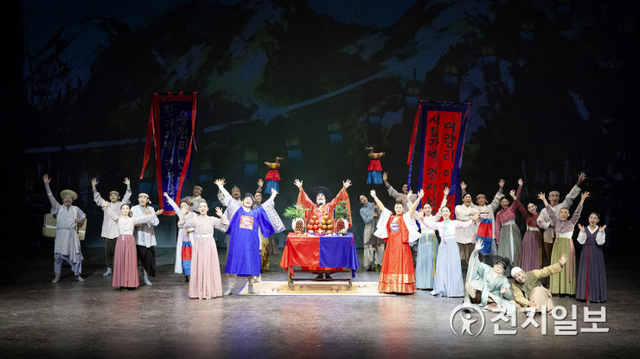 사진은 정선아리랑 뮤지컬 퍼로먼스 아리 아라리 공연 모습. (제공: 정선군청) ⓒ천지일보 2021.3.25