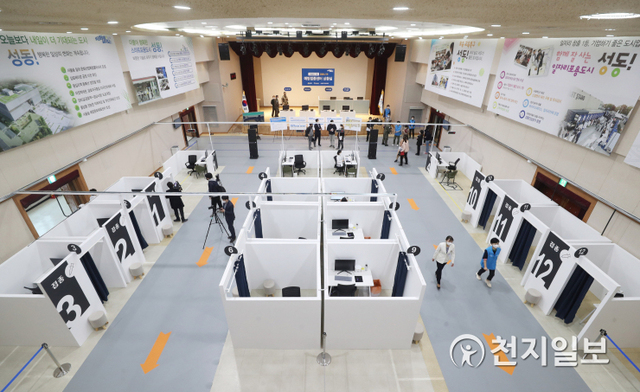 [천지일보=남승우 기자] 15일 오후 서울 성동구청 대강당에 서울시 1호 코로나19 예방접종센터가 설치돼 있다. ⓒ천지일보 2021.3.15