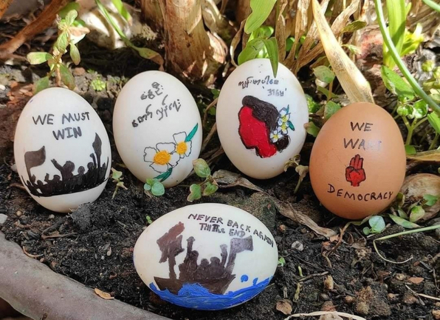 부활절 계란에 미얀마 시민들이 적은 반군부 저항 메시지. (출처: 연합뉴스)