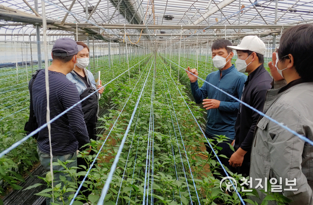 진주지역 청년농부들이 영농경영 역량 강화를 위한 교육을 받고 있다. (제공: 진주시) ⓒ천지일보 2021.4.8