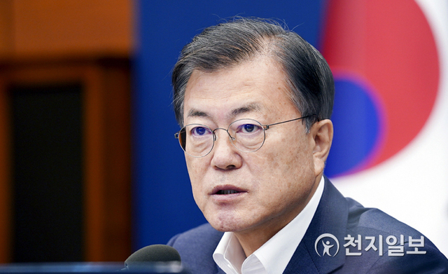 [천지일보=박준성 기자] 문재인 대통령이 5일 청와대에서 열린 수석·보좌관 회의에서 발언하고 있다. (제공: 청와대) ⓒ천지일보 2021.4.5