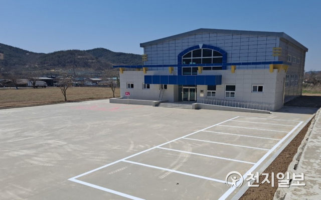 경북 의성군이 사곡면에 완공한 국민체육센터 전경. (제공: 경북 의성군) ⓒ천지일보 2021.4.12