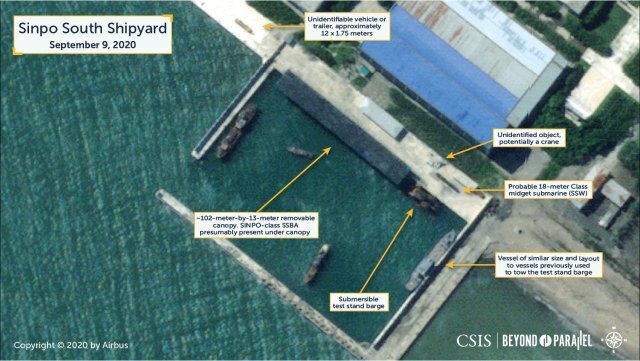 9일(현지시간) 미국 싱크탱크 국제전략문제연구소(CSIS)의 조지프 버뮤데즈 선임연구원이 공개한 북한 함경남도 신포조선소 위성사진. 버뮤데즈 연구원은 이 위성사진이 북한의 잠수함발사탄도미사일(SLBM) 시험 발사 준비를 암시하는 활동을 말해준다고 주장했다. (출처: CSIS, 에어버스) 2020.9.10