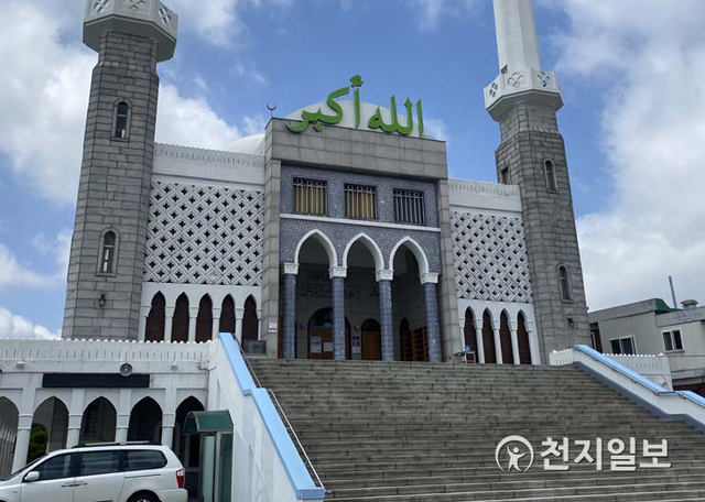 라마단 기간이 시작된 13일 오전 서울 용산구에 있는 이슬람교 서울중앙성원이 비교적 한산한 모습을 보이고 있다. ⓒ천지일보 2021.4.13