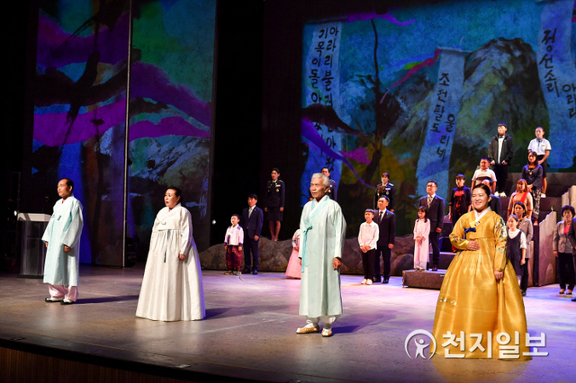 사진은 제44회 정선아리랑제 때 공연모습. (제공: 정선군청) ⓒ천지일보 2021.4.15