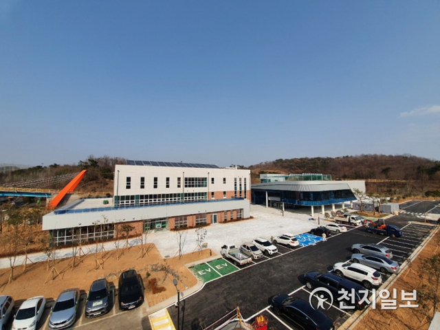 신대스포츠센터 및 유청소년수영장 전경. (제공: 순천시) ⓒ천지일보 2021.4.16