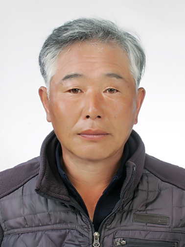 농수로에 빠져 침수돼는 차량에서 일가족을 구한 김기문(56)씨. (제공: LG그룹)