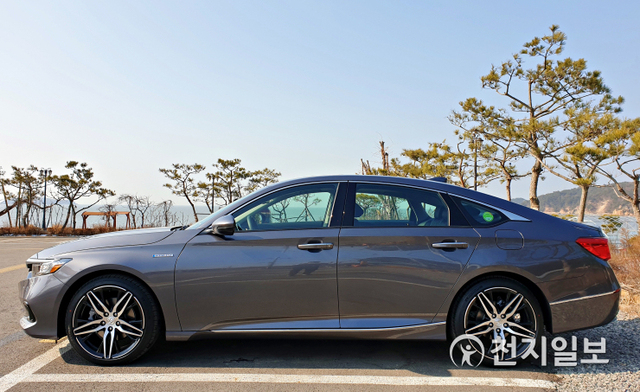 혼다 ‘뉴 어코드 하이브리드’ 측면. ⓒ천지일보 2021.4.21