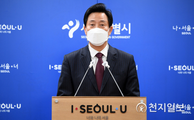 [천지일보=박준성 기자] 오세훈 서울시장이 21일 오후 서울 중구 서울시청 브리핑룸에서 이날 가진 문재인 대통령과의 청와대 오찬에 관해 브리핑하고 있다. (제공: 서울시) ⓒ천지일보 2021.4.21